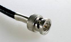 1920px-bnc_connector_20050720_001.jpg