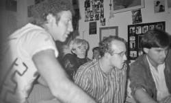 steve_jobs_showing_andy_warhol-keith_haring_and_kenny_scharf_how_to_use_a_macintosh_computer-1984-historic_photographs-fb.jpg